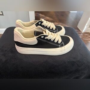 Beier, Causal Sporty Platform Black with White Canvas Shoes, Size 6 1/2